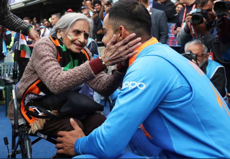 INDvBAN : कौन हैं चारूलता जो व्हीचेयर पर भारत-बांग्लादेश का मैच देखने पहुंची थीं