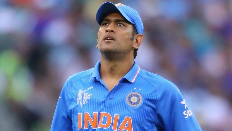 Should Mahendra Singh Dhoni retire after being out of the central contract?
